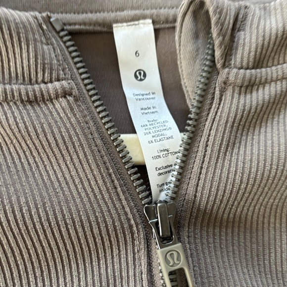 Lululemon Ribbed Softstreme Cropped Jacket size 6 - Picture 7 of 7
